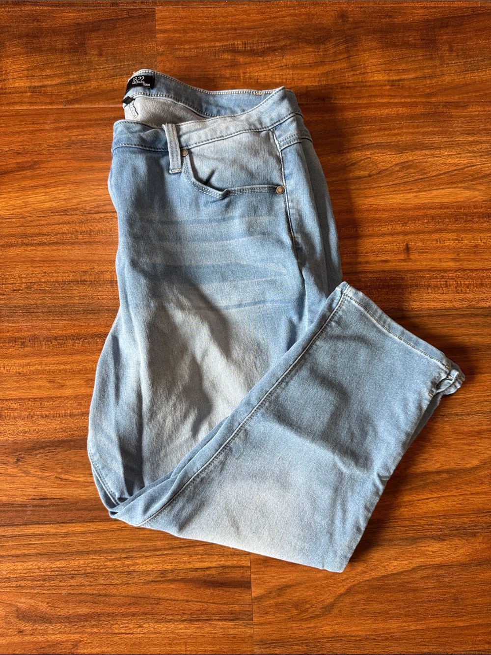 1822 Denim Light Wash Cropped Ankle Jeans